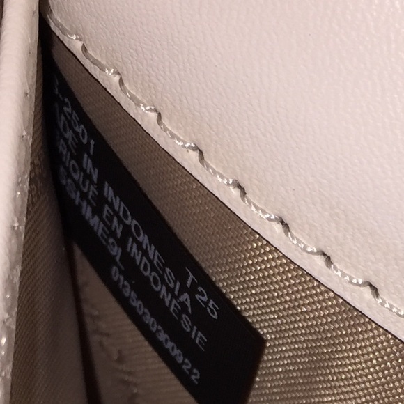 Michael Kors Hamilton Optic White Leather Wallet - Picture 6 of 7